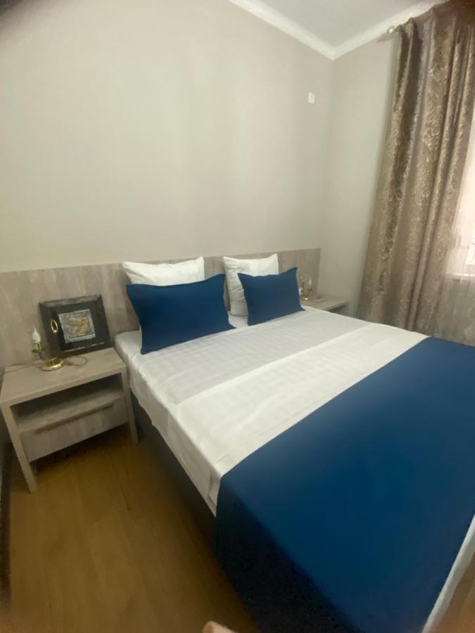 Mini Hotel Comfort Shymkent Bagian luar foto