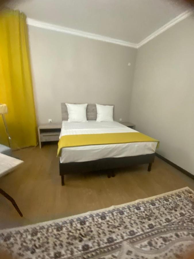 Mini Hotel Comfort Shymkent Bagian luar foto