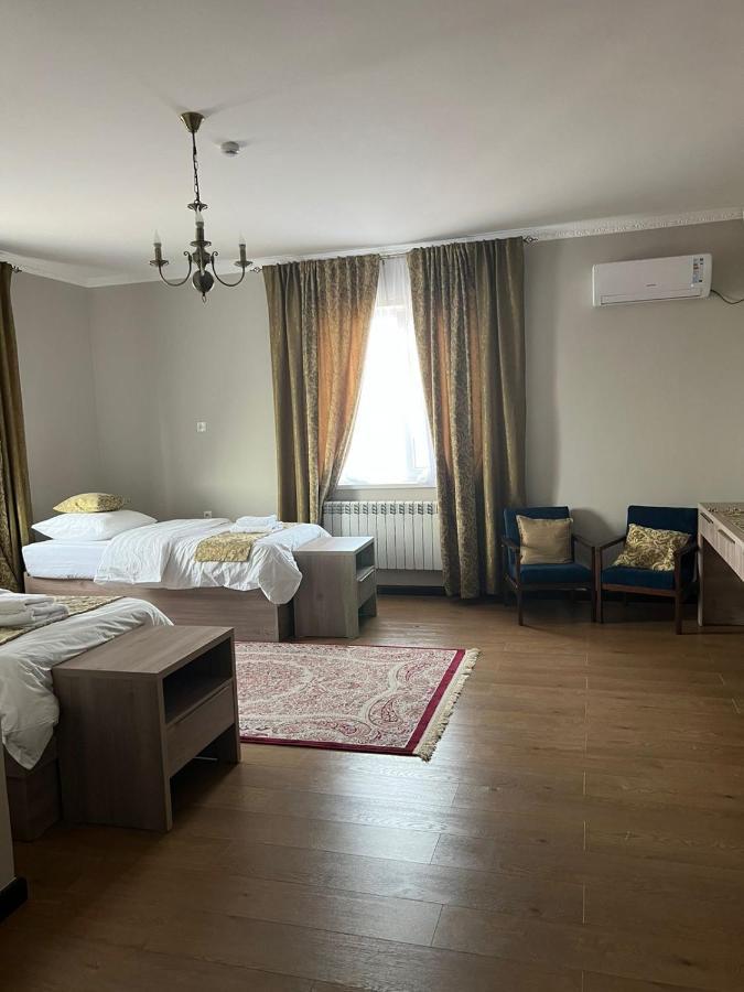 Mini Hotel Comfort Shymkent Bagian luar foto