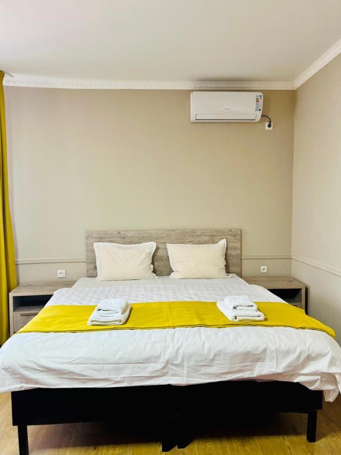 Mini Hotel Comfort Shymkent Bagian luar foto